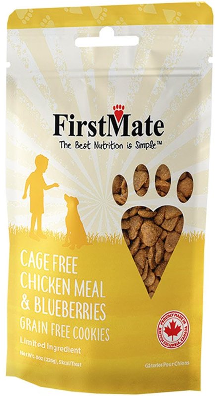 FirstMate Cage Free Chicken and Blueberries Dog Biscuits, 8 Ounces, Limited Ingredient and Grain Free