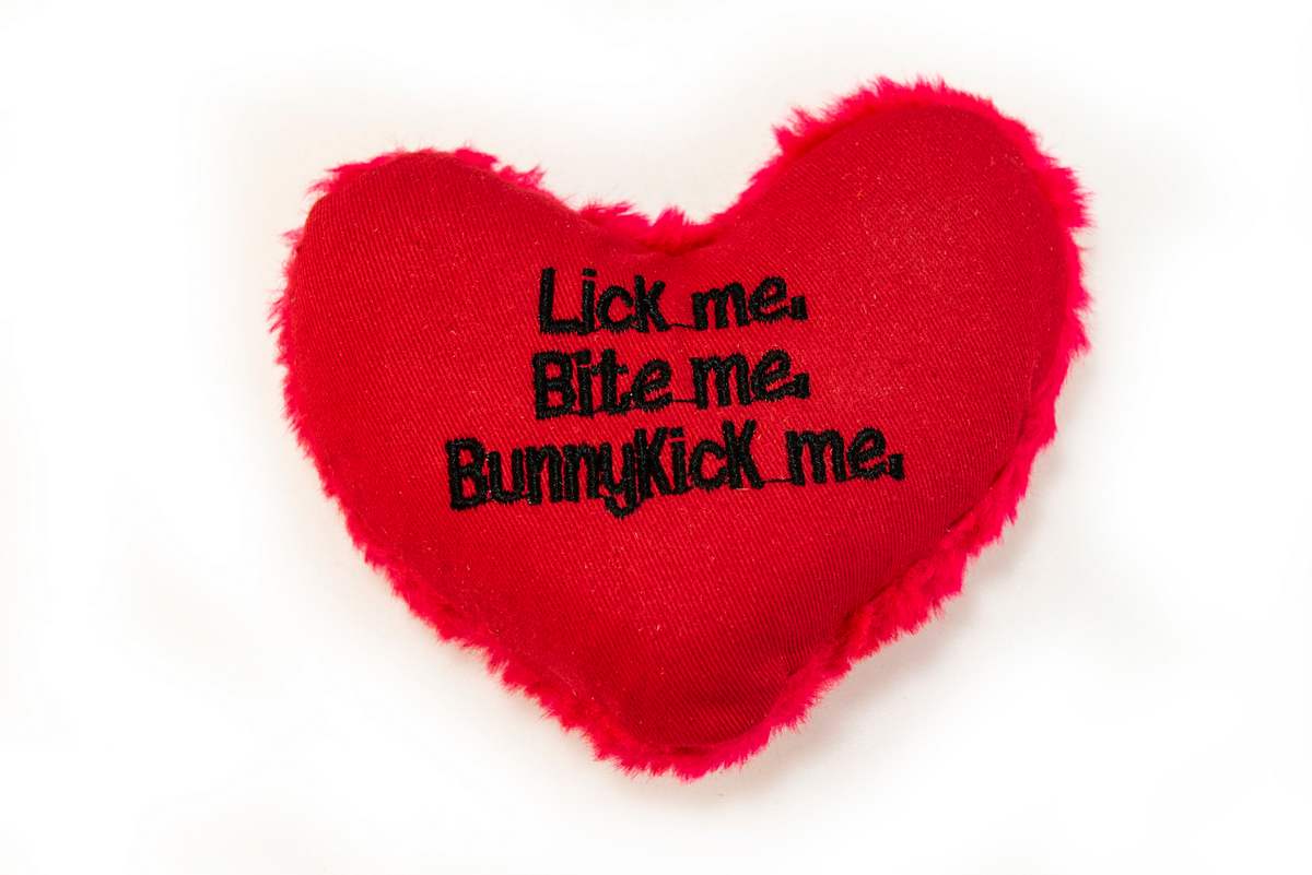 Yeowww! Hearrt Attack Heart-"Lick me, Bite me" Text