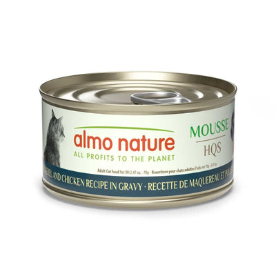 Front view of Almo Nature cat food can with mackerel and chicken recipe in gravy, 70g size.